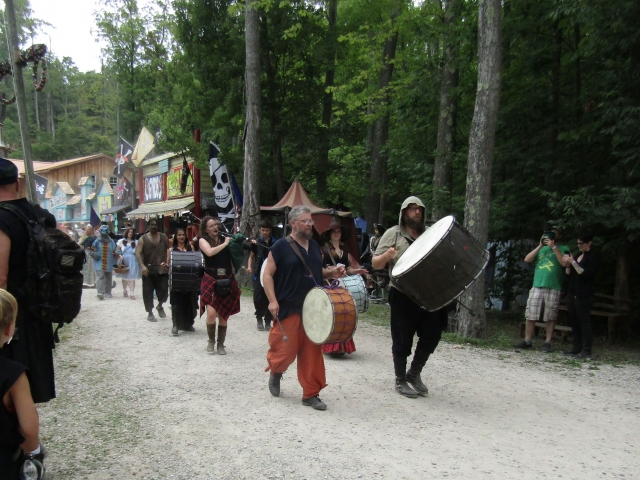 parade260701.jpg