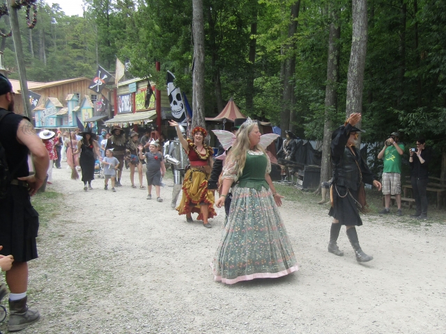 parade260705.jpg