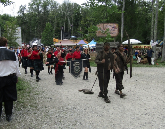 parade261103.jpg