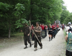 parade261101.jpg